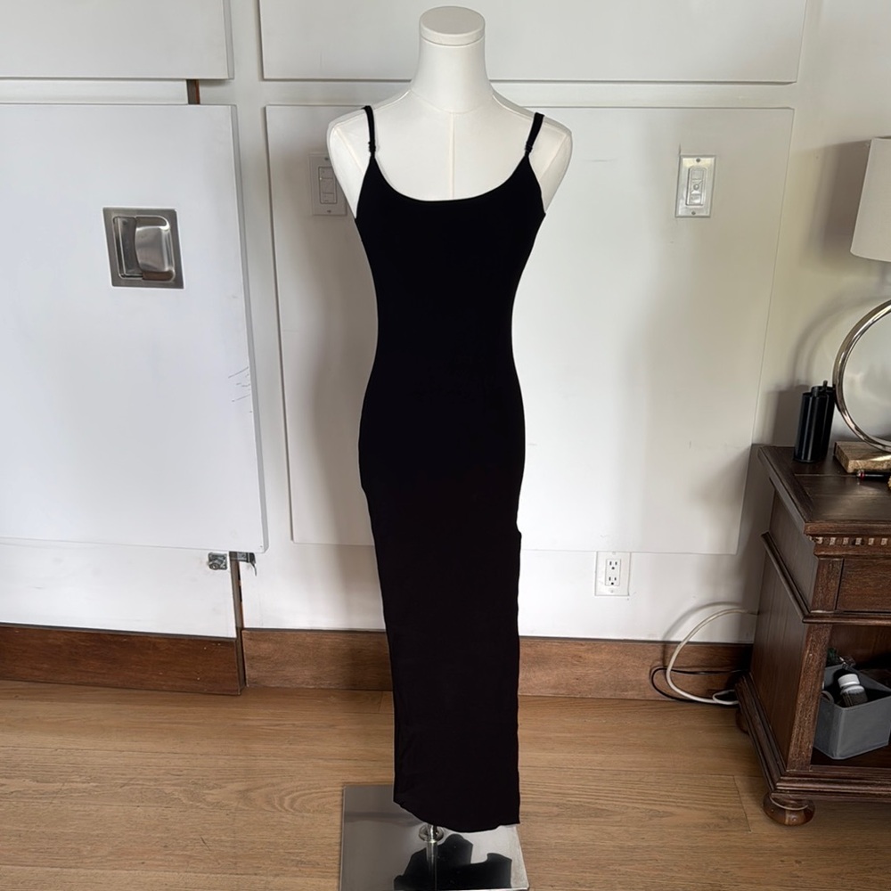 Ten By Babaton S Elegant Black Sleeveless Dress